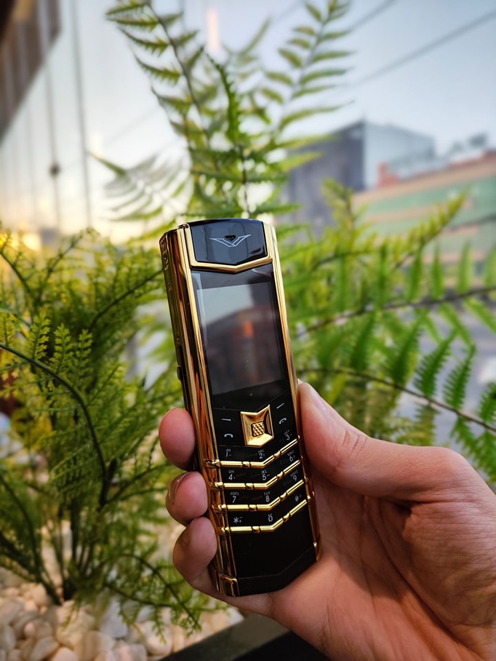 Vertu هاتف الاصلي بتصميم فاخر - 1SATOR.SHOP
